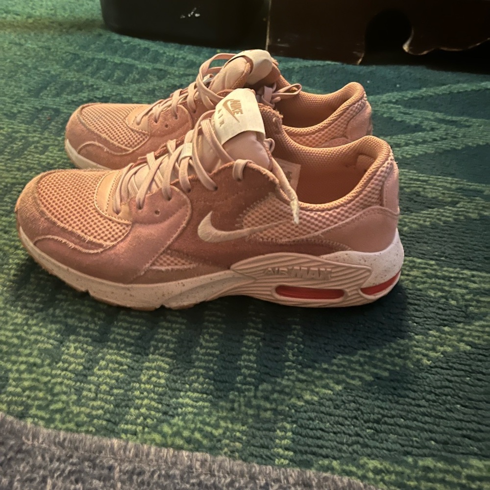 Nike Women's Pink Sneakers